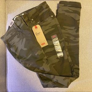 Levi’s 711 skinny ankle jeans, camo print, sz 4
